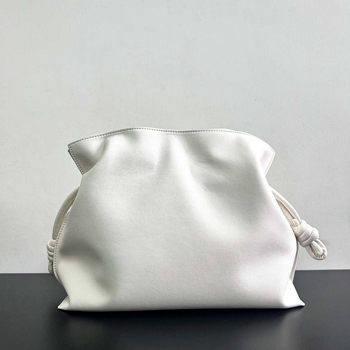 真皮单肩斜挎抽绳褶皱法式高级感牛皮大容量通勤包女软皮云朵包包