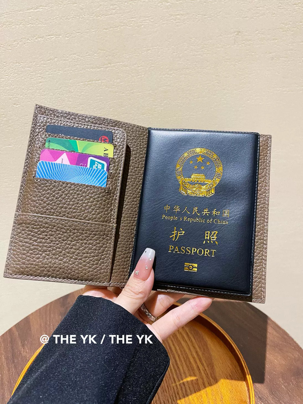 头层牛皮H护照夹真皮翻盖证件包护照包小巧银行卡夹套便携钱包薄
