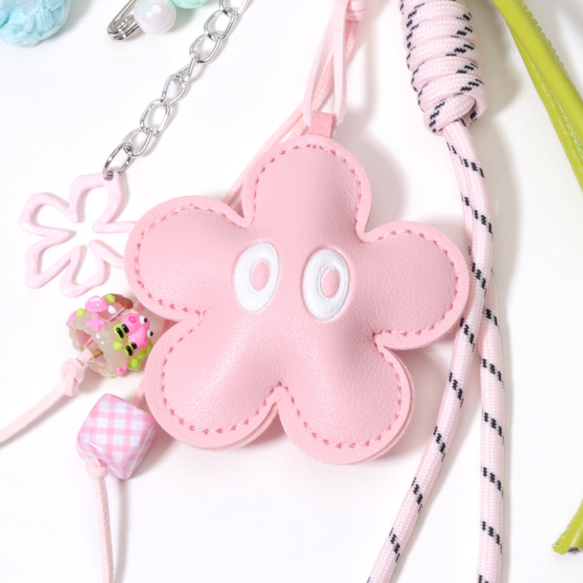跨境热销粉色PU皮革大眼睛花朵包挂串珠包包挂件车线皮绳钥匙扣