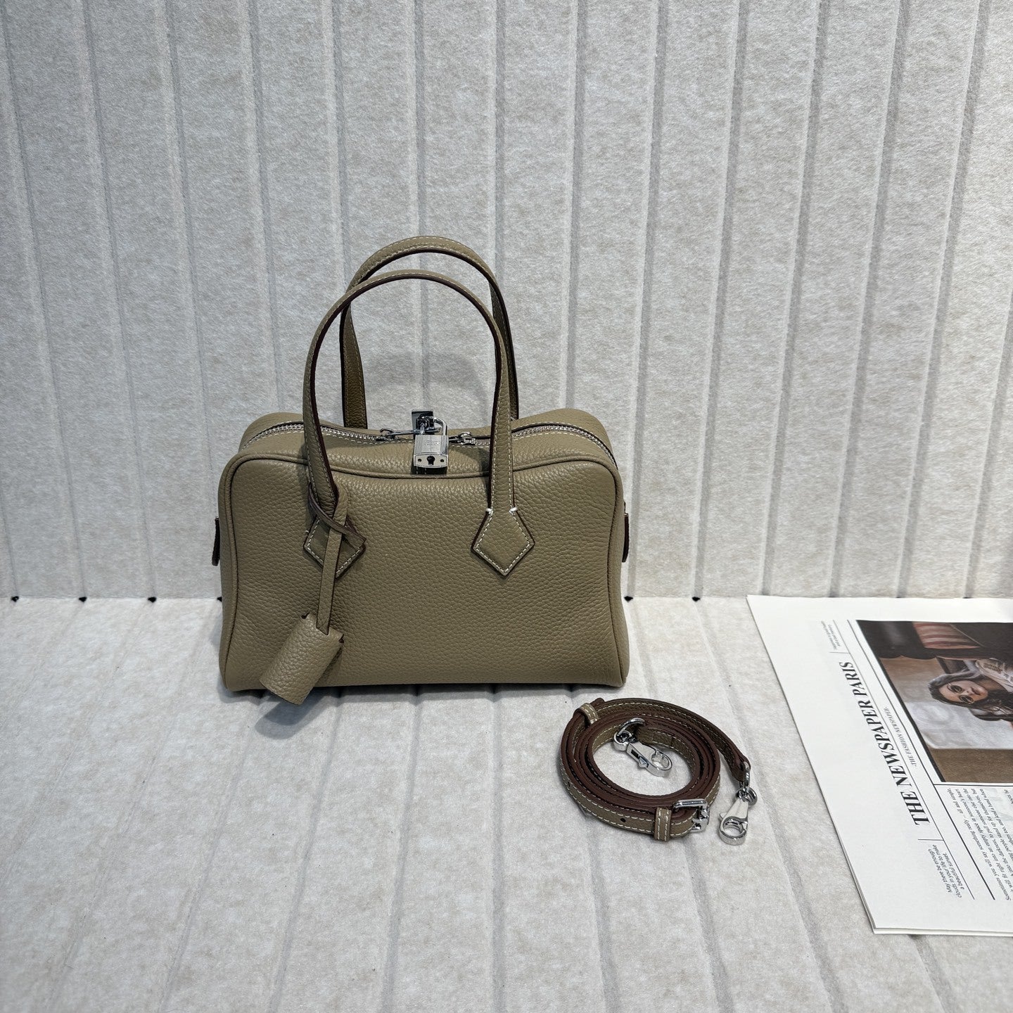 2025新款高端TC皮牛皮维多利亚真皮女包简约保龄球腋下包手提斜挎