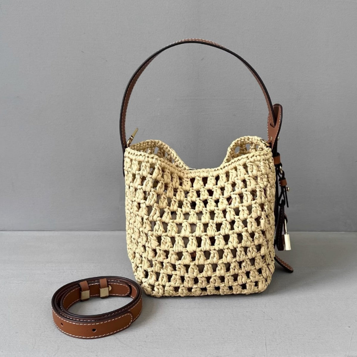 好品质~牛皮配拉菲草编织水桶包时尚百搭彩虹单肩包轻便斜跨女包