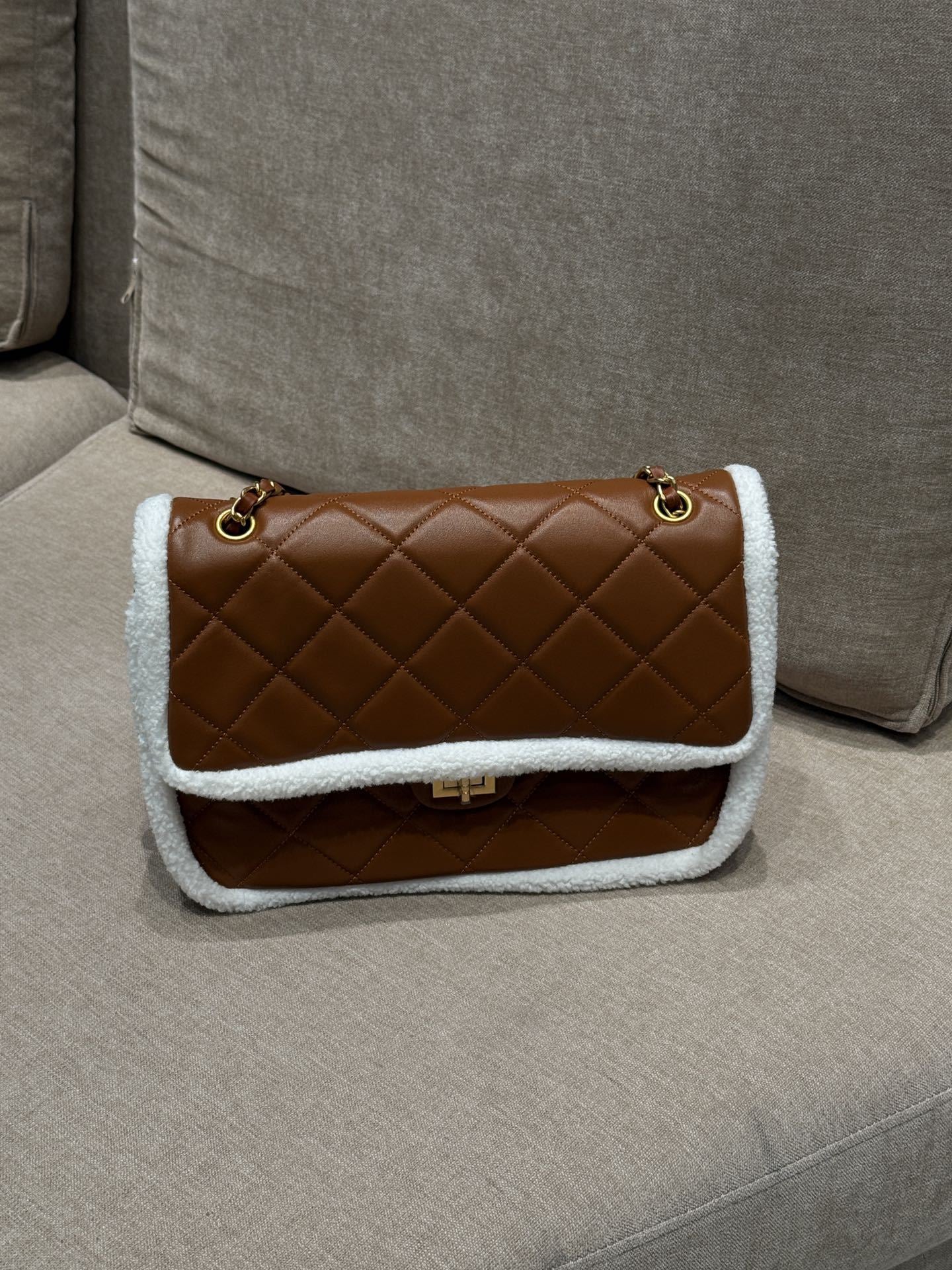 羊羔毛磨砂皮包2024秋冬新款时尚毛绒单肩包真皮锁扣托特包手提包