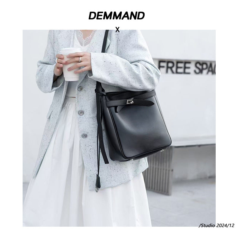 锁扣托特包水桶包2025新款大容量复古通勤单肩斜挎高级感腋下女包