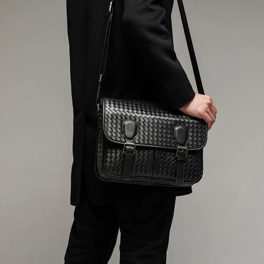 X&BV男士包包单肩斜挎包真皮休闲编织牛皮翻盖时尚青年背包邮差包