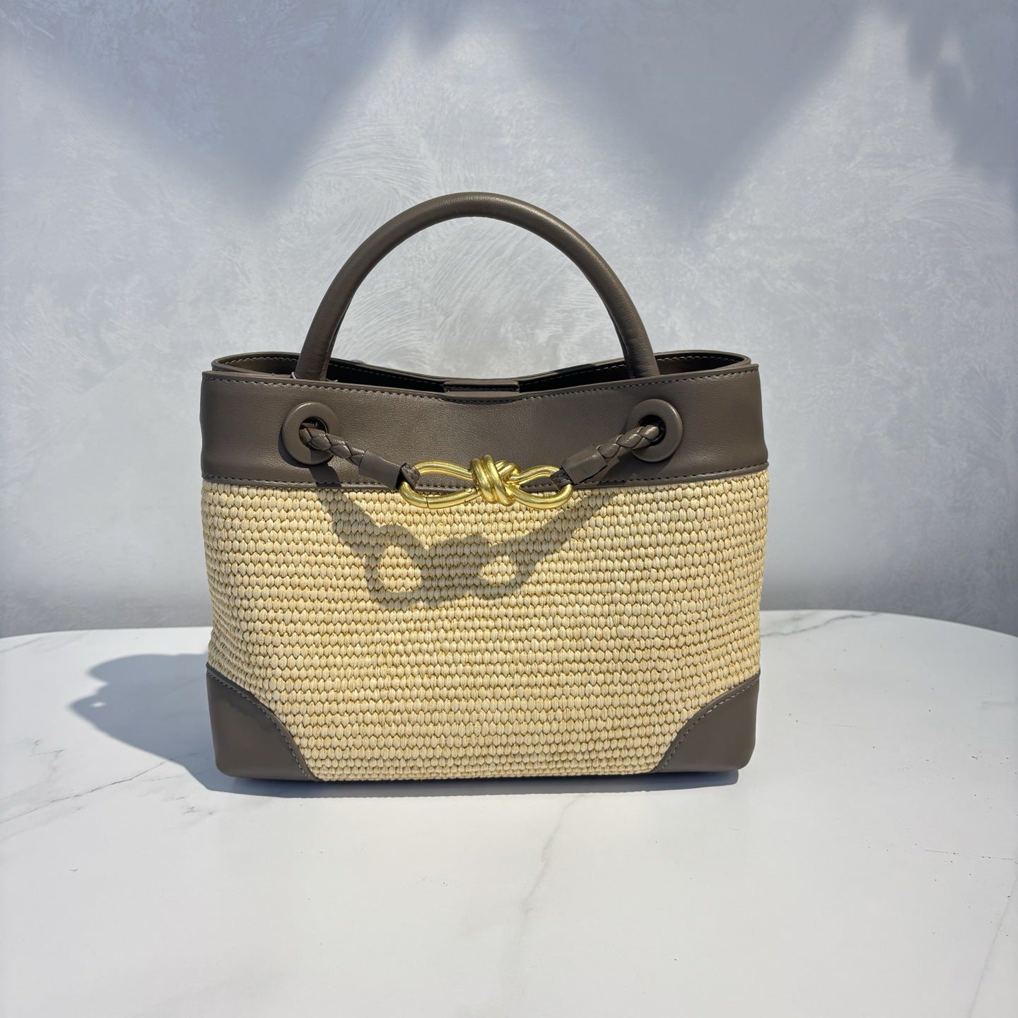 2025跨境新款包包彩虹草编单肩包包女休闲水桶包沙滩慵懒风女包