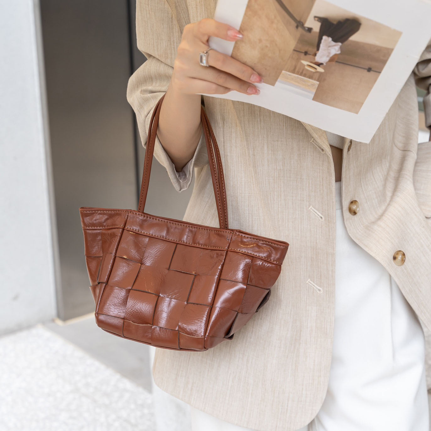 真皮编织菜篮子包女简约水桶包高级感手提翅膀包腋下小方单肩包