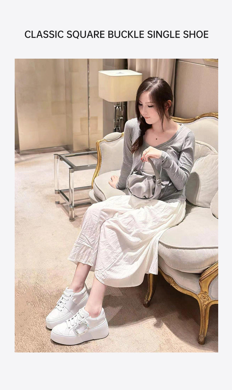 牛货~2026新款钻扣厚底小白鞋女系带轻便透气运动金属方扣板鞋女