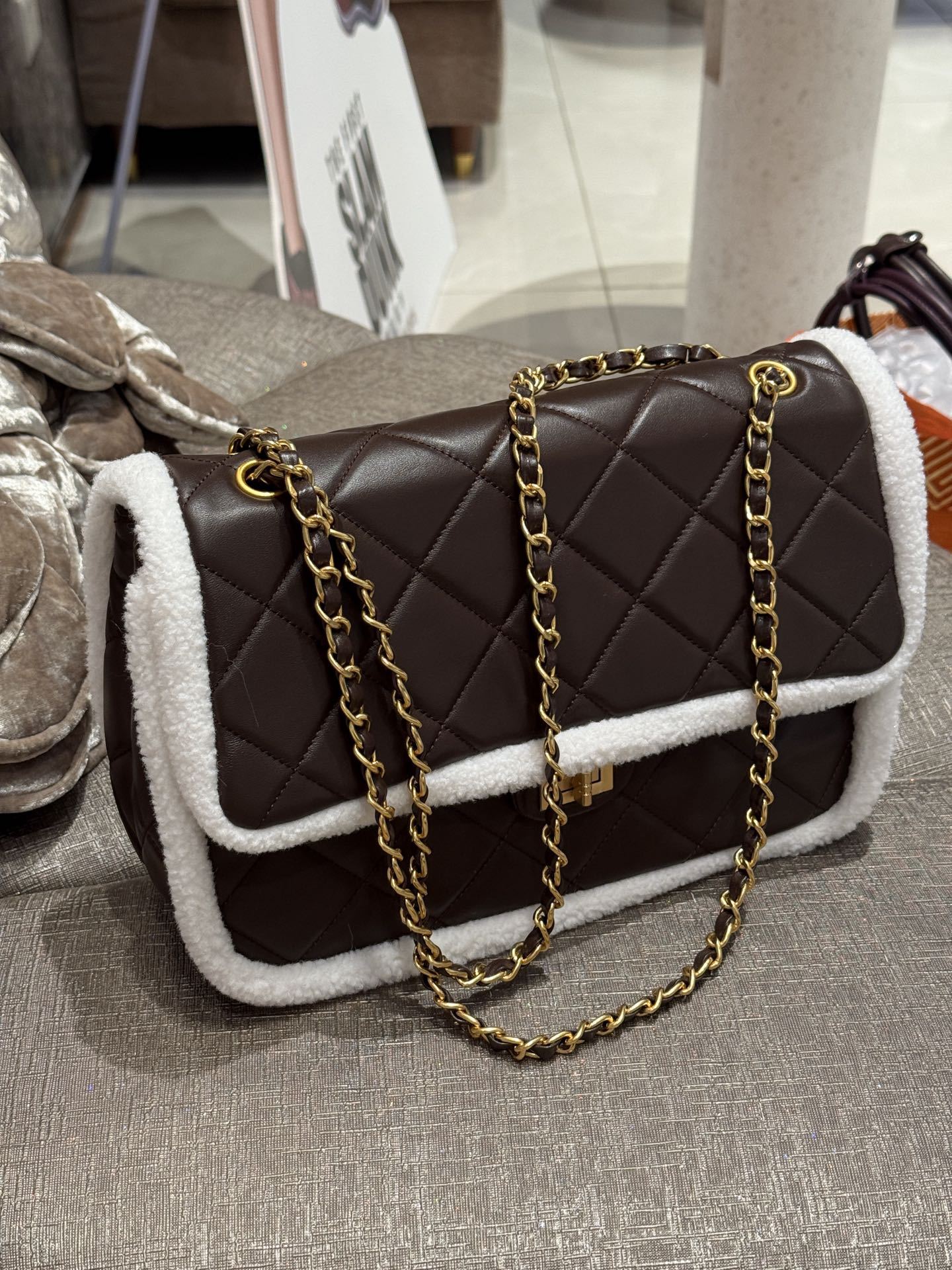 羊羔毛磨砂皮包2024秋冬新款时尚毛绒单肩包真皮锁扣托特包手提包