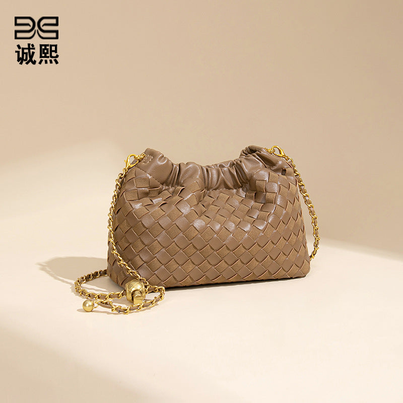 个性时尚小金球皱褶云朵包质感潮流手工编织包休闲女单肩斜跨包