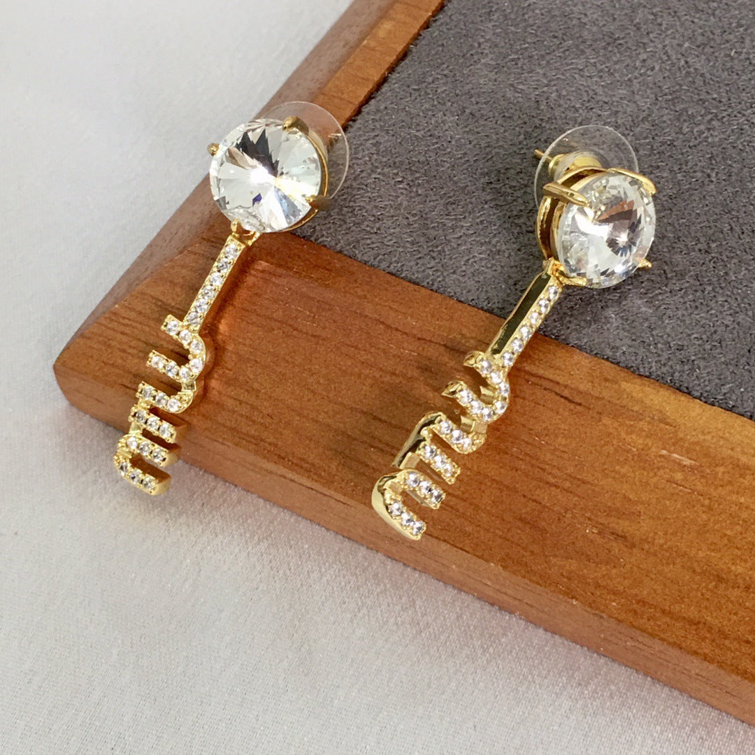 缪加新款MIU字母满钻耳钉女高级感个性气质黄铜K9卫星水钻耳环