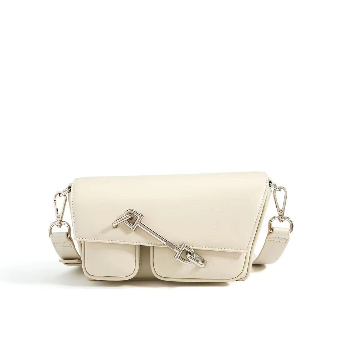 锁扣小众斜挎包 百搭头层牛皮宽肩带潮炸斜挎锁盒mini相机包 批发