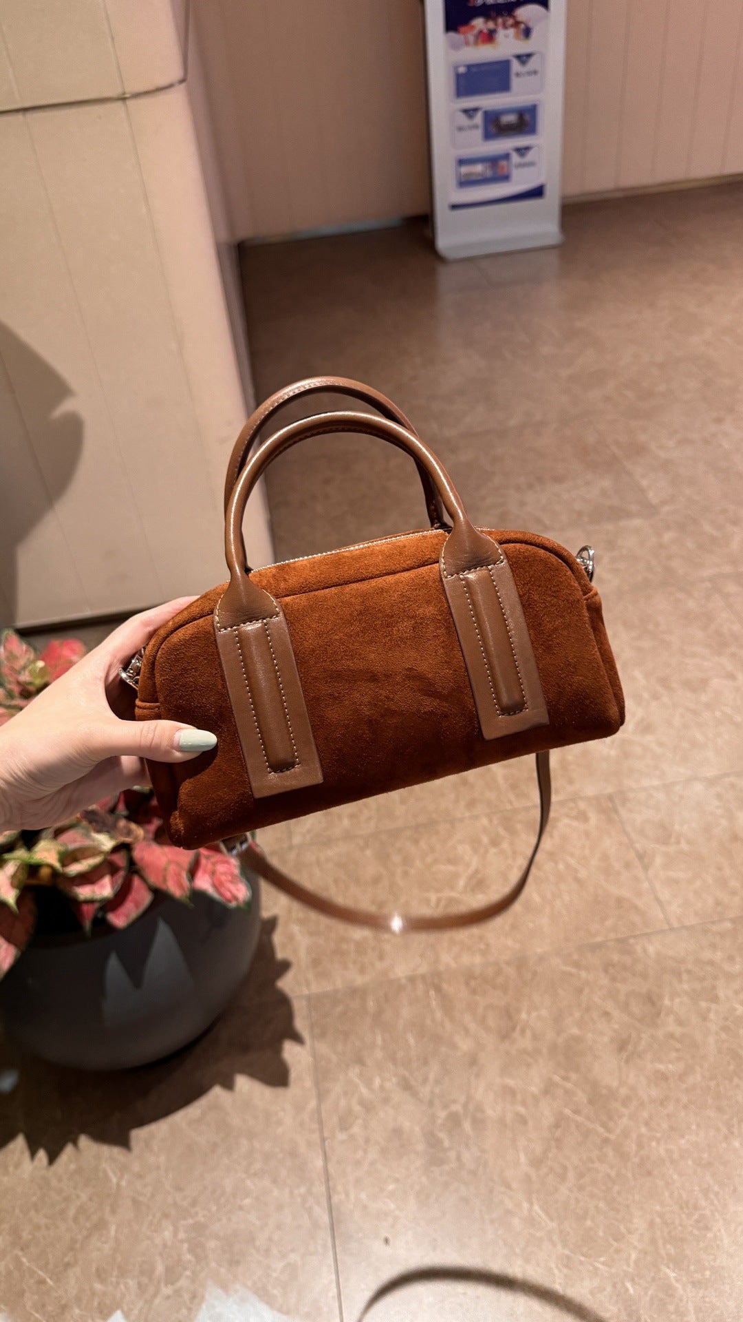 2024秋冬新款复古小众设计麂皮绒波士顿枕头包时尚单肩斜挎手提包