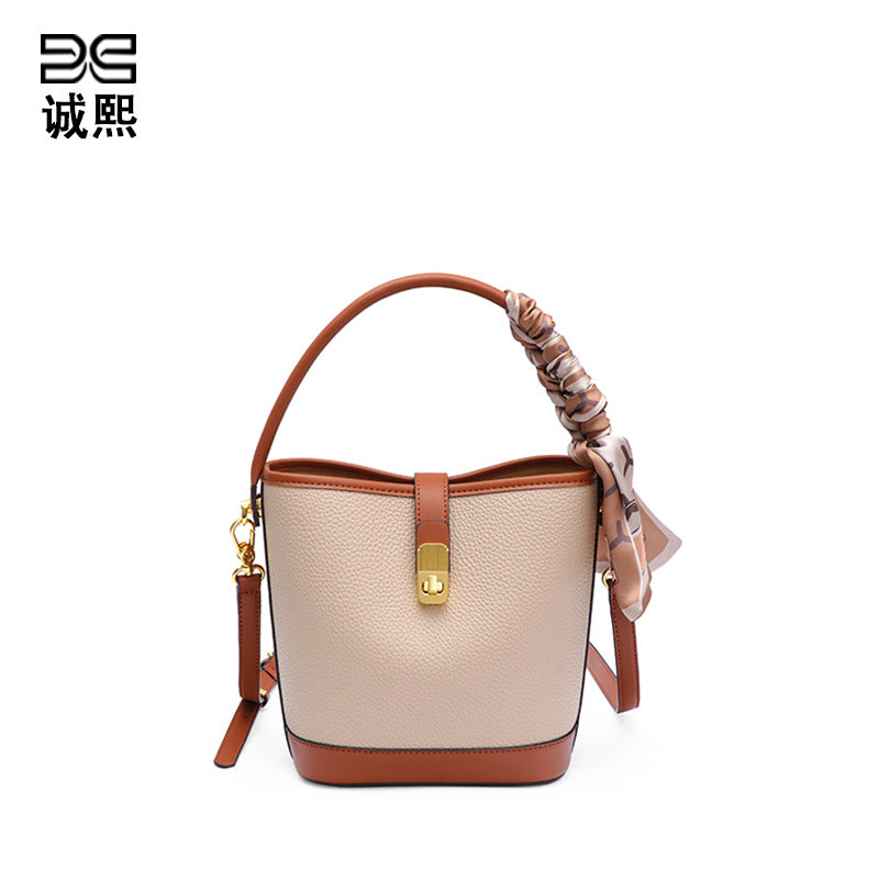 小众设计通勤手提水桶包女简约大气高级感时尚休闲百搭单肩斜挎包