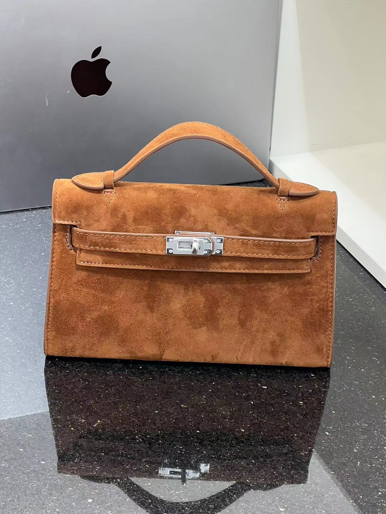 2024新款头层麂皮磨砂牛皮凯丽包时尚锁扣单肩手提斜挎包包