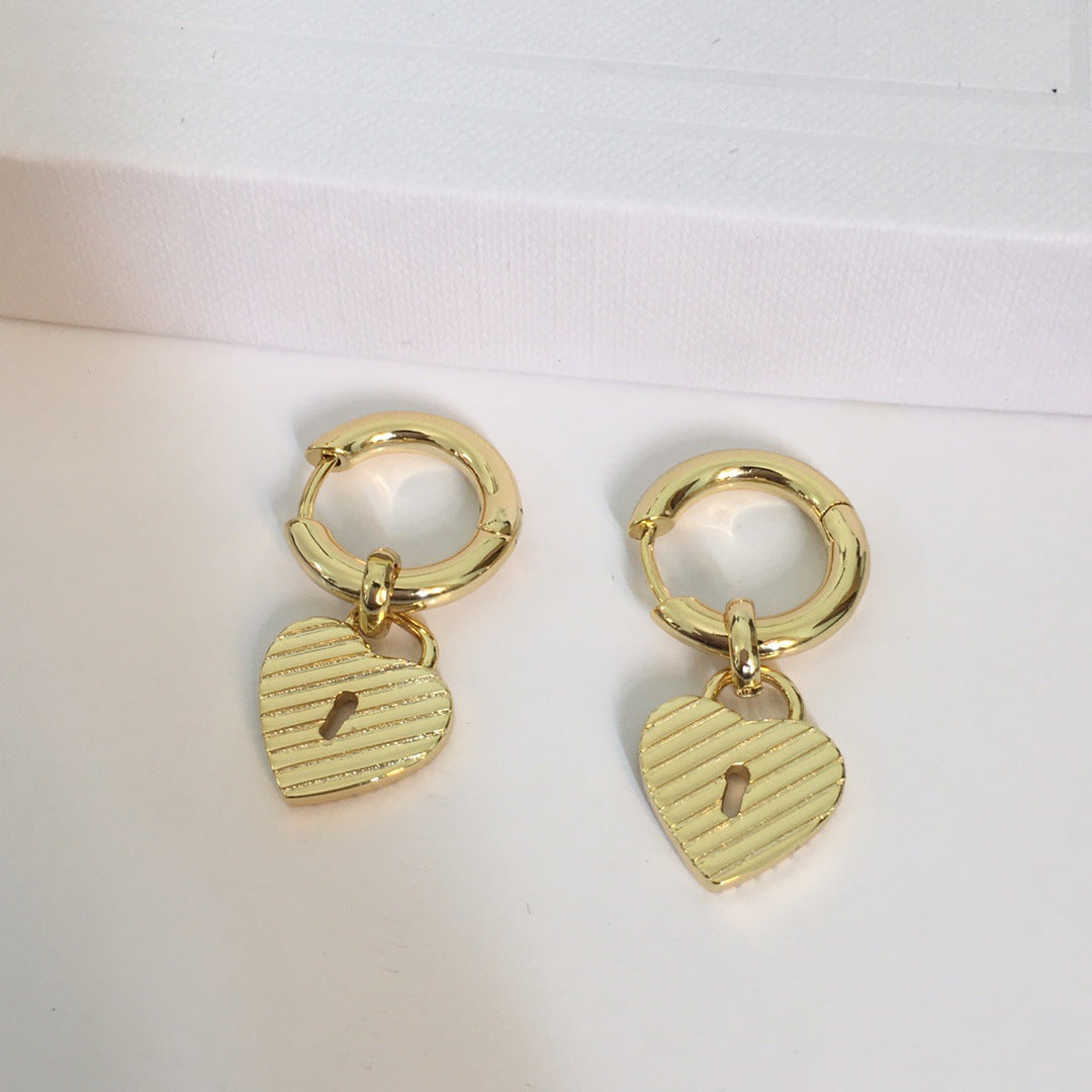 赛家新款心形耳坠圆圈耳环条纹高级感气质批发心锁爱心耳圈耳扣