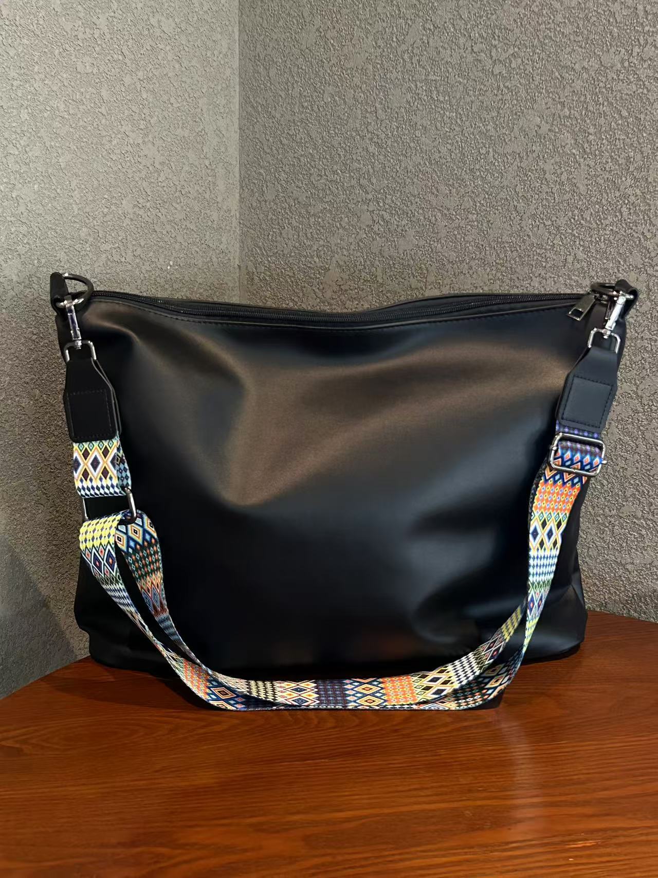 大容量托特包百搭黑色单肩斜挎包健身ins小众轻奢街头通勤电脑包