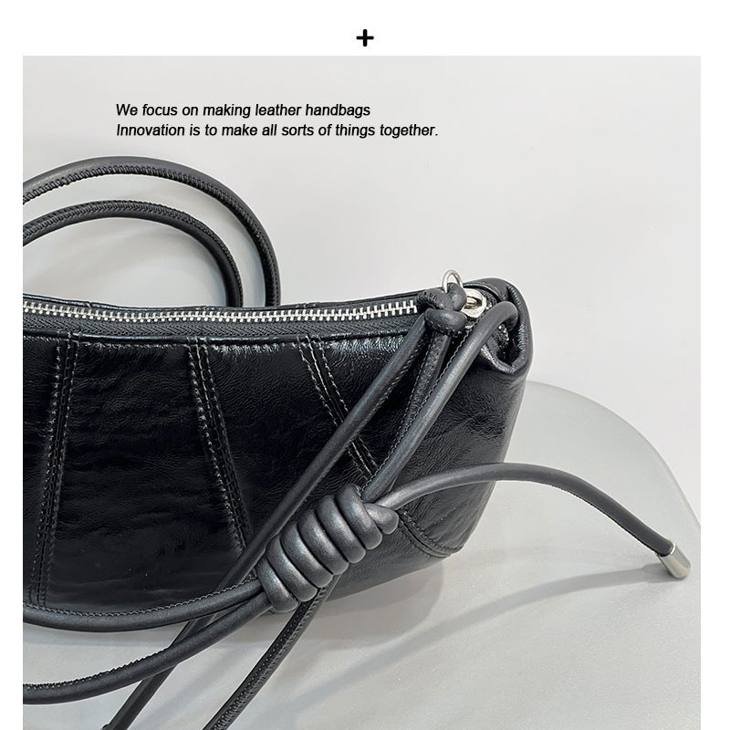 秋冬季复古棕色包包女2024新款流行百搭斜挎包时尚超火小众牛角包