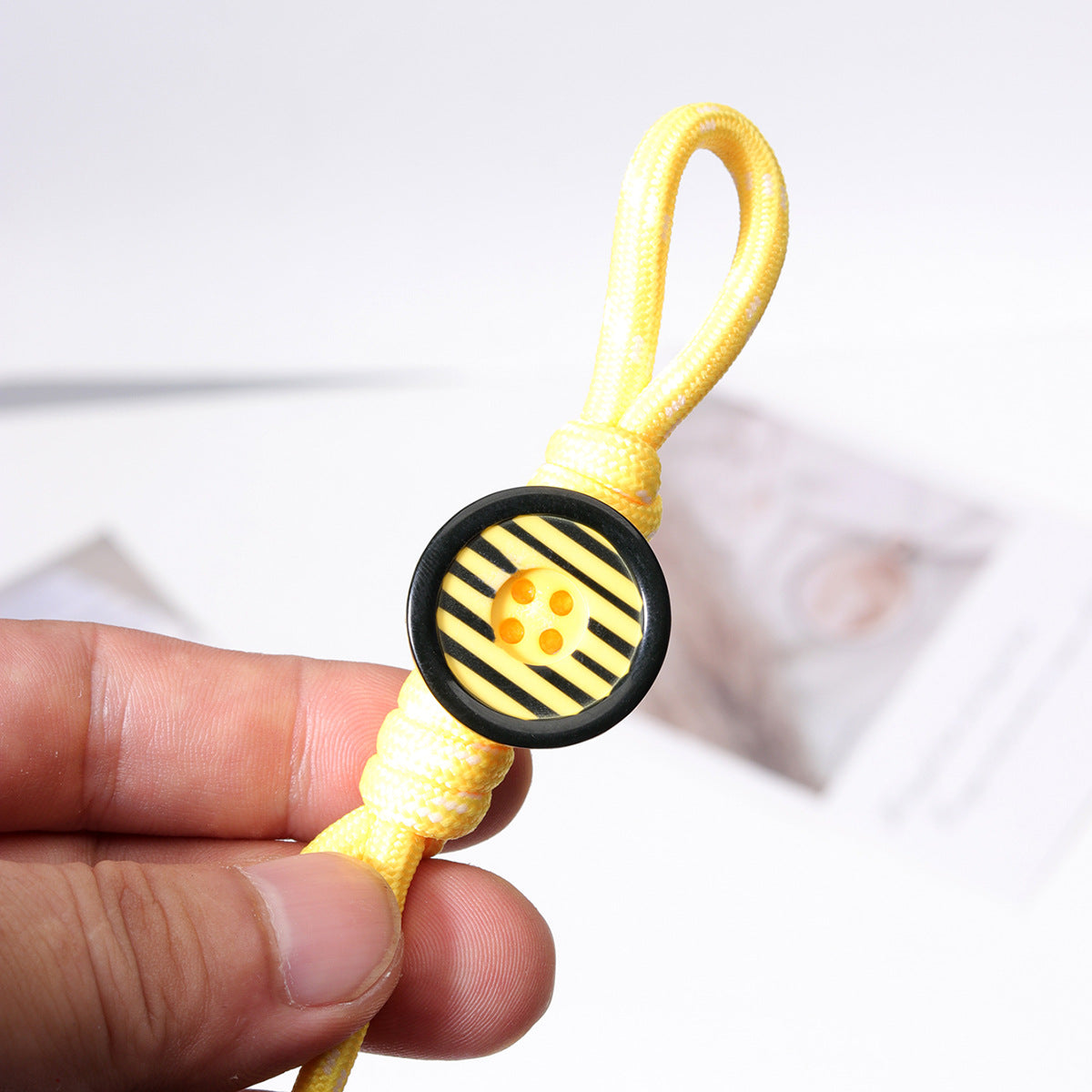 新款纽扣欧美波西米亚风涤纶纯手工编织钥匙扣包包挂件批发字母珠