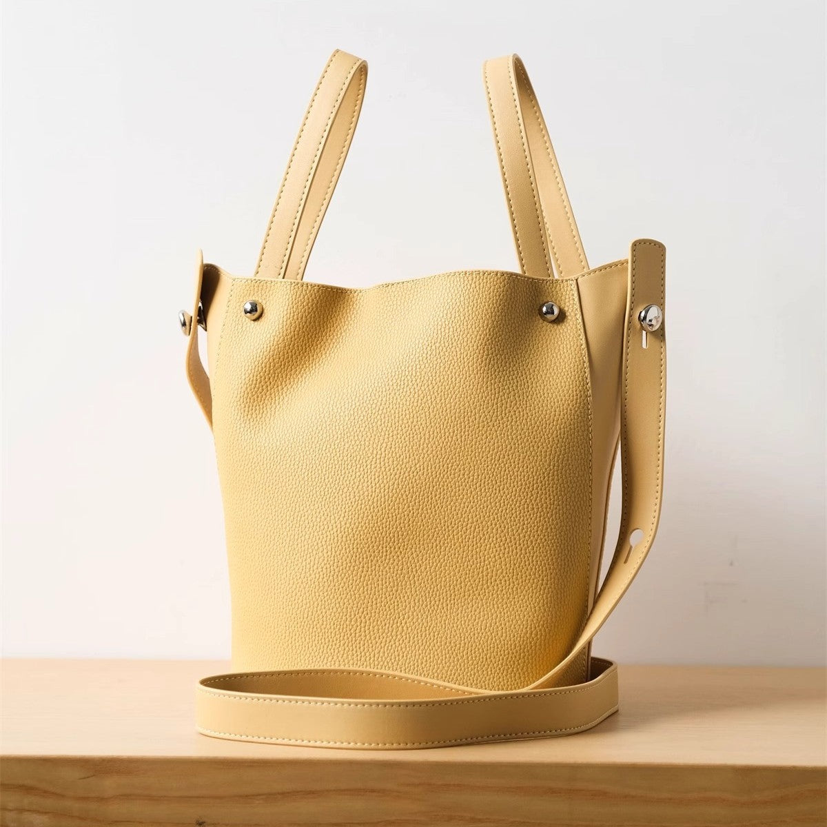 出口女包外贸尾单简约百搭款时尚休闲斜挎真皮水桶包腋下包子母包