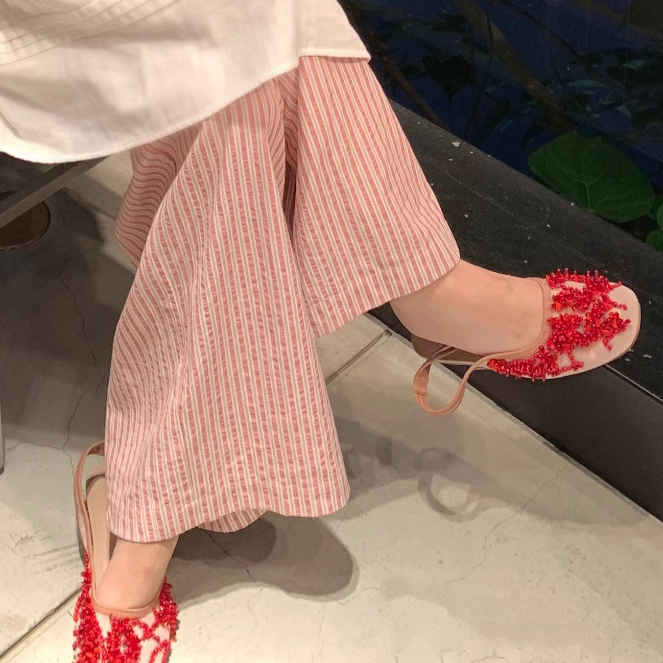 现货欧美2025新款同款串珠网纱面透明平底单鞋女后绊带包头凉鞋