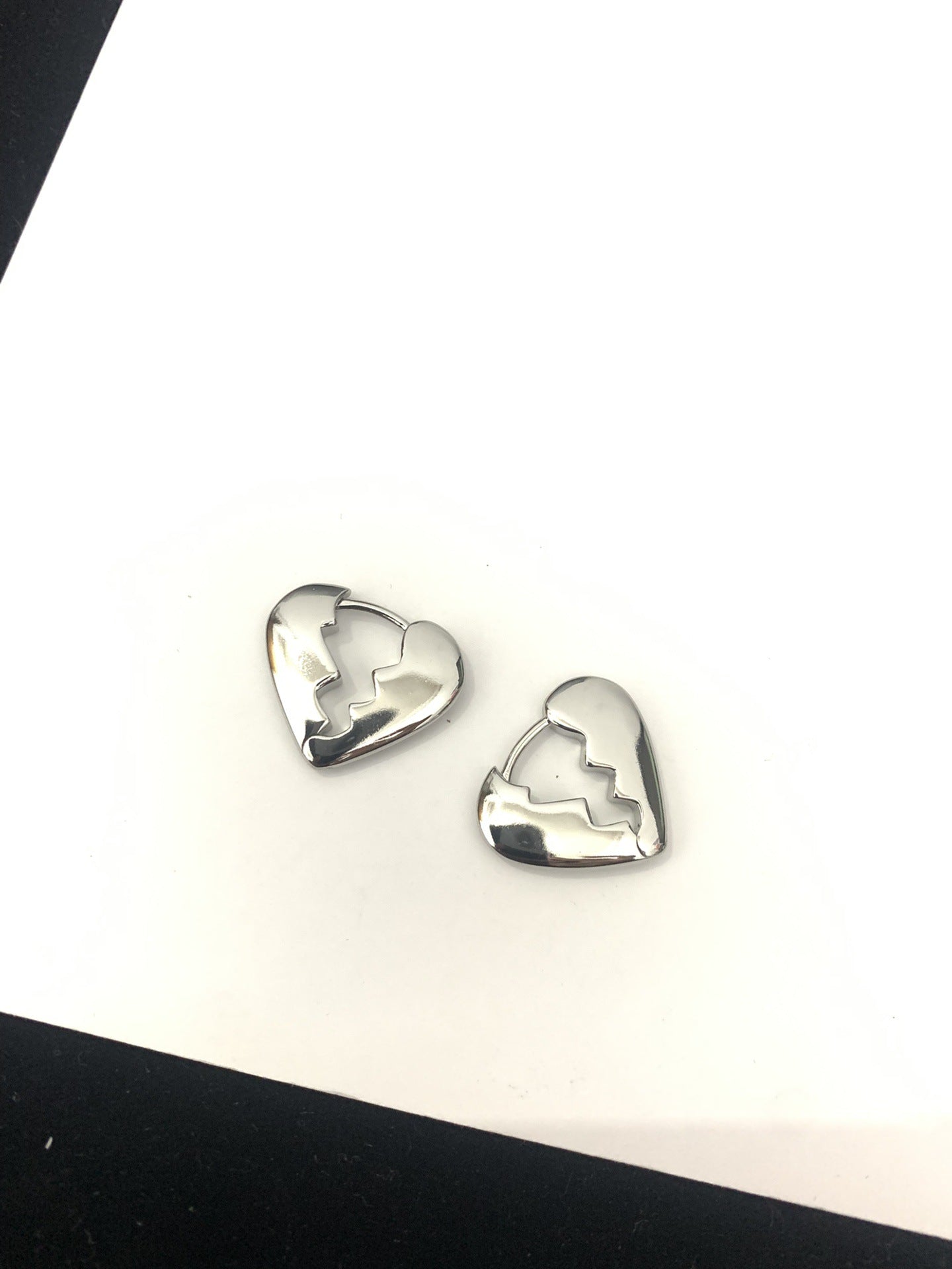 CELI风22新款心形耳环女光面气质个性高级感心动耳扣爱心耳饰