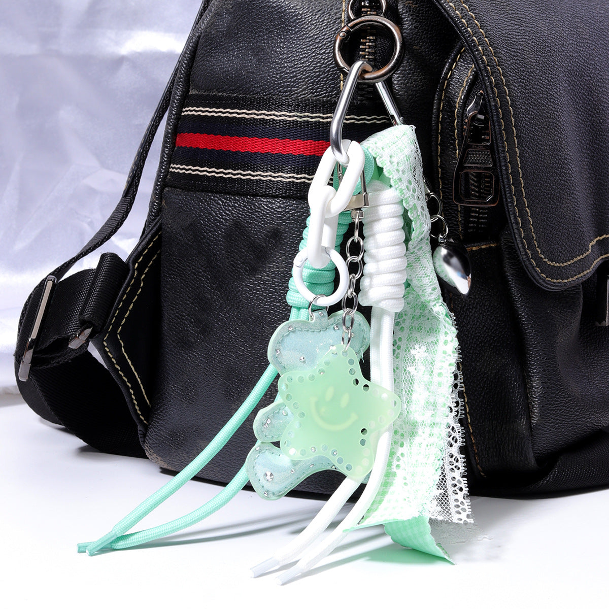 大量现货miu系包包挂件手机链挂绳装饰品带小提溜可挂萌粒盲盒娃