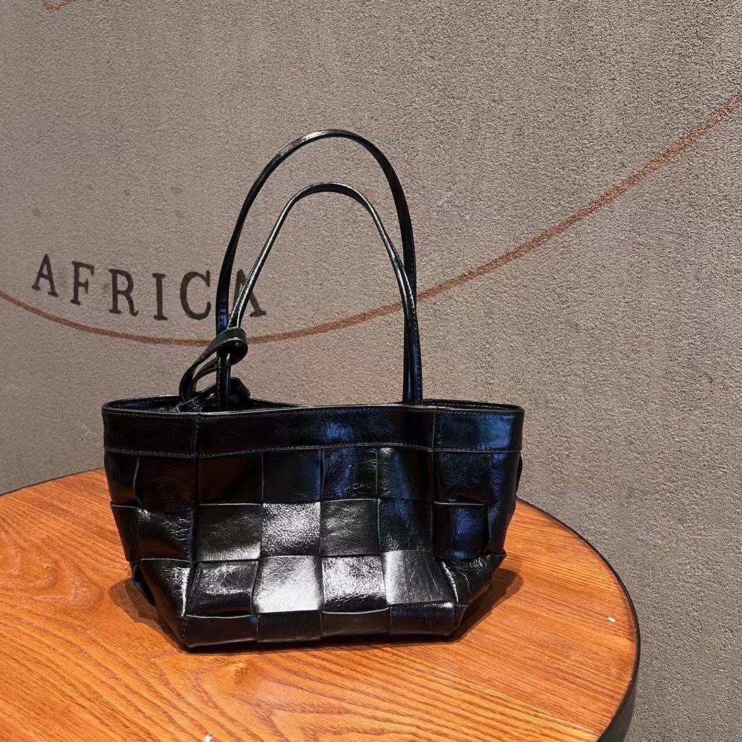 编织包女款2023新款夏包包女真皮菜篮子单肩腋下包翅膀手提水桶包