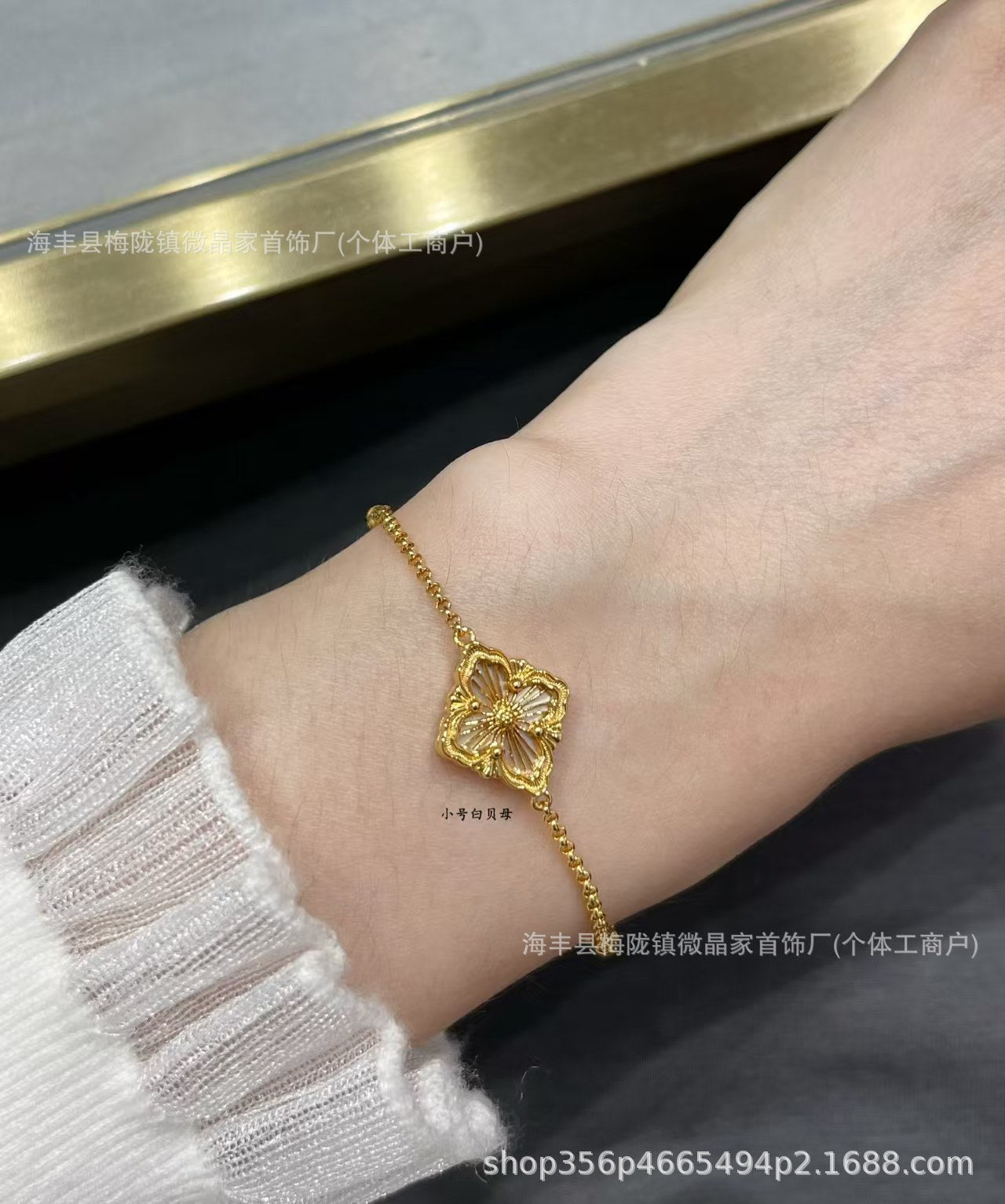 V金歌剧院四叶草项链高品质CNC天河蓝白贝母镶钻opera布契锁骨链