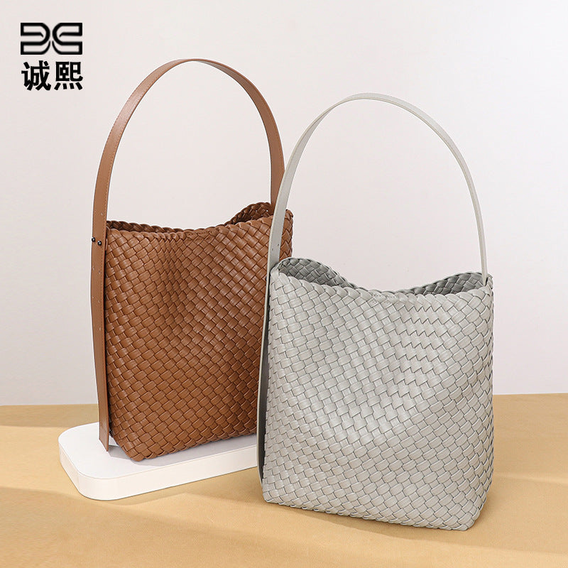 2025秋冬新款大容量水桶包编织女包单肩腋下包韩版潮流子母托特包