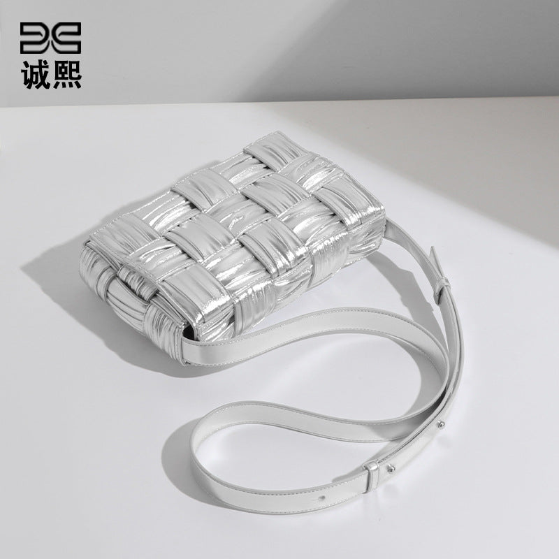 高质量工厂女包时尚百搭轻奢简约手工编织银色枕头包单肩包斜挎包