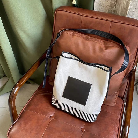 宽肩带水桶包包女士2024新款大容量高级感帆布拼接通勤单肩斜挎包