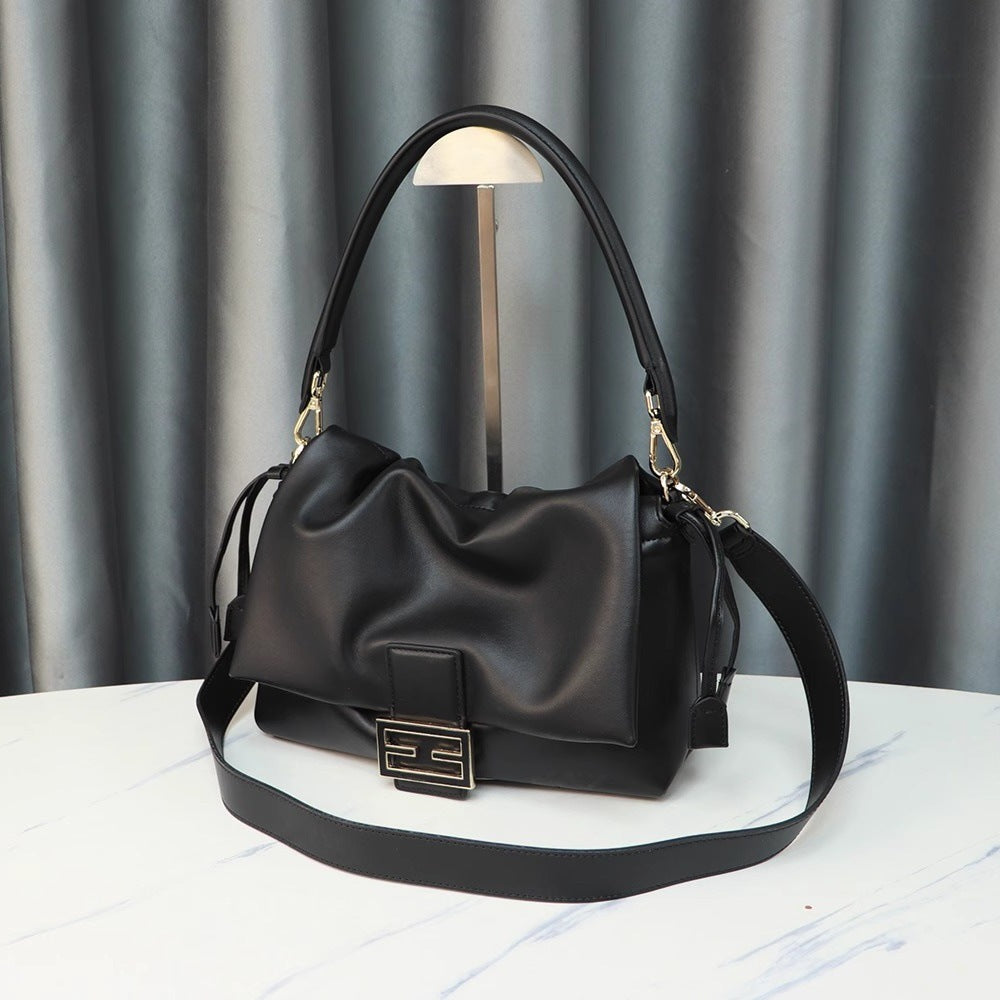 25新款法棍复古时髦抽绳腋下包轻奢高级翻盖云朵包软牛皮单肩包