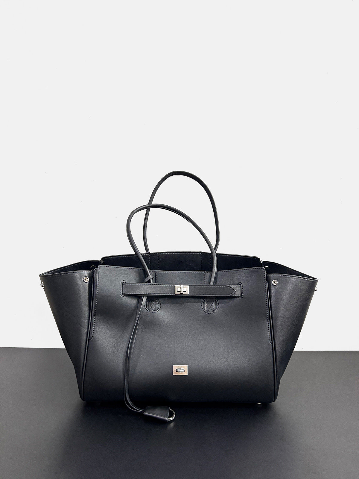 2024冬季新款锁扣托特包大容量中性机车包女头层牛皮真皮单肩包包