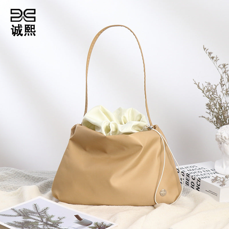 质感尼龙夏季休闲云朵包小众大容量手提包简约抽绳女士单肩腋下包