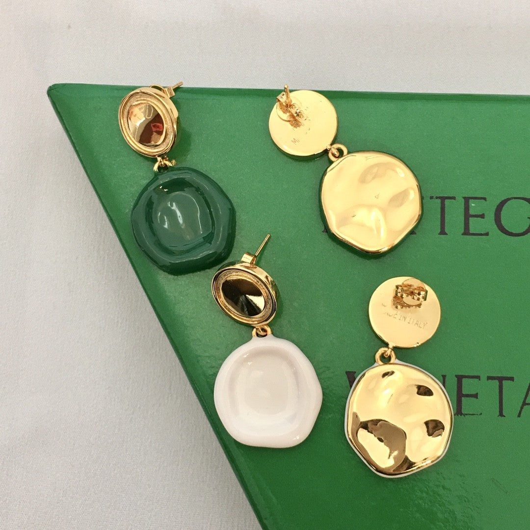 BV家21新款几何形绿色圆牌耳钉女高级感气质欧美风光面珐琅耳环