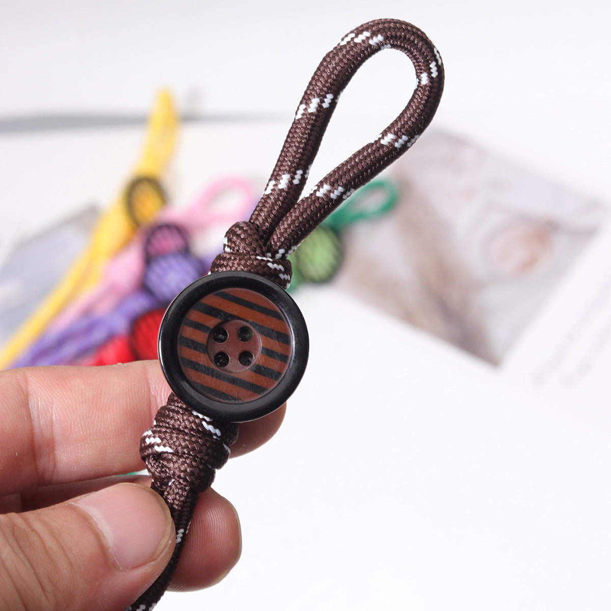 新款纽扣欧美波西米亚风涤纶纯手工编织钥匙扣包包挂件批发字母珠