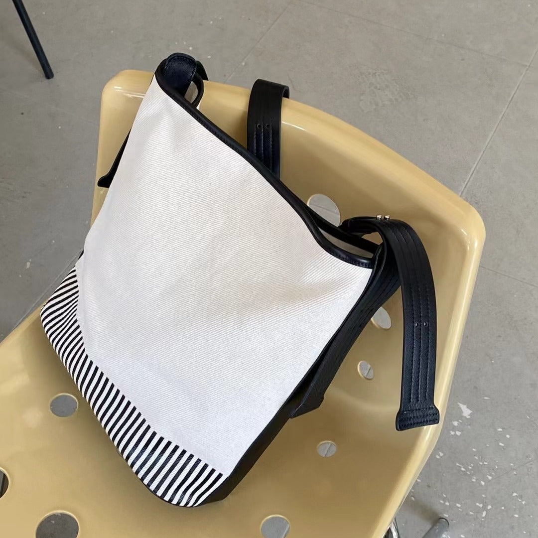 宽肩带水桶包包女士2024新款大容量高级感帆布拼接通勤单肩斜挎包