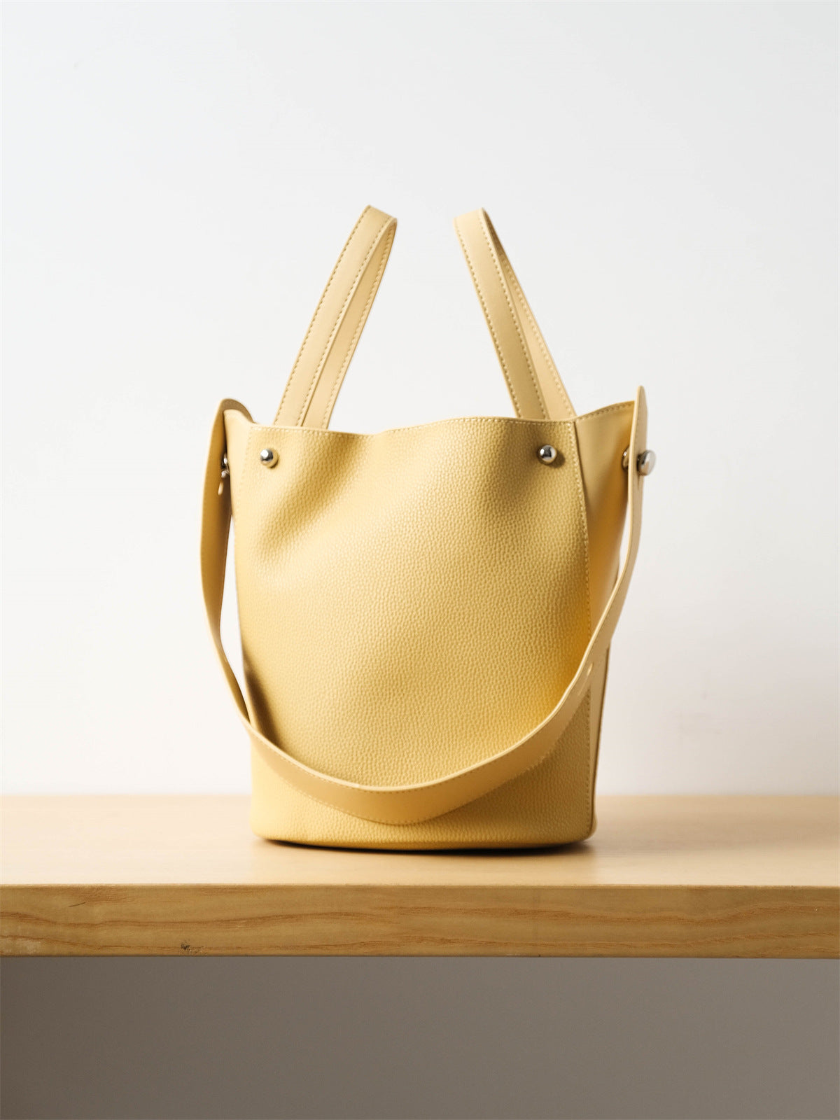 出口女包外贸尾单简约百搭款时尚休闲斜挎真皮水桶包腋下包子母包