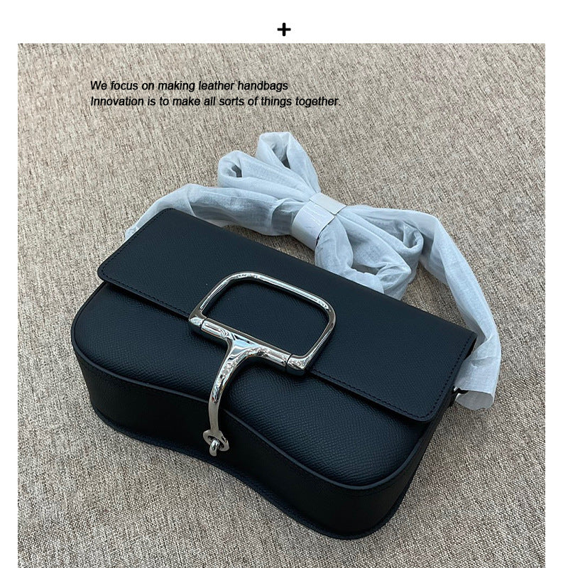 2024新款女手掌纹真皮翘臀包单肩斜挎百搭马鞍包横版蜜臀屁股包包