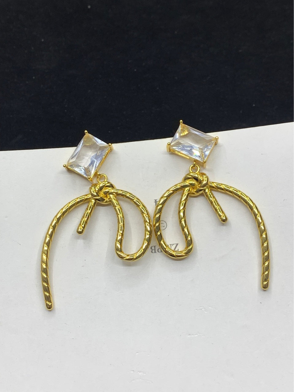 赛家22新款几何形蝴蝶丝带耳钉女高级感气质铜镀金镶钻耳环