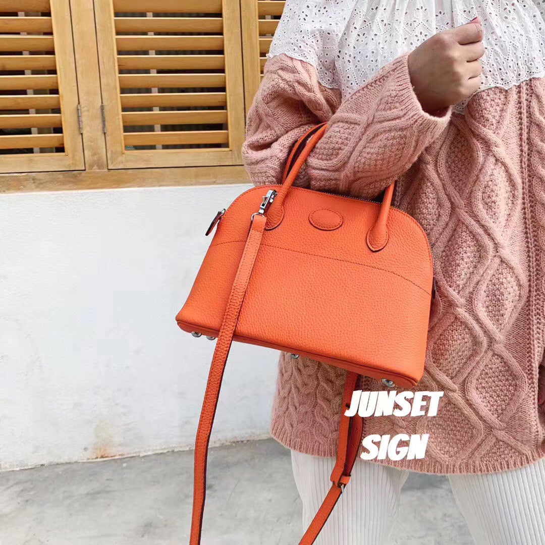 大牌仿牌 真皮贝壳包斜挎百搭保龄球包时尚通勤手提女包无痕代发