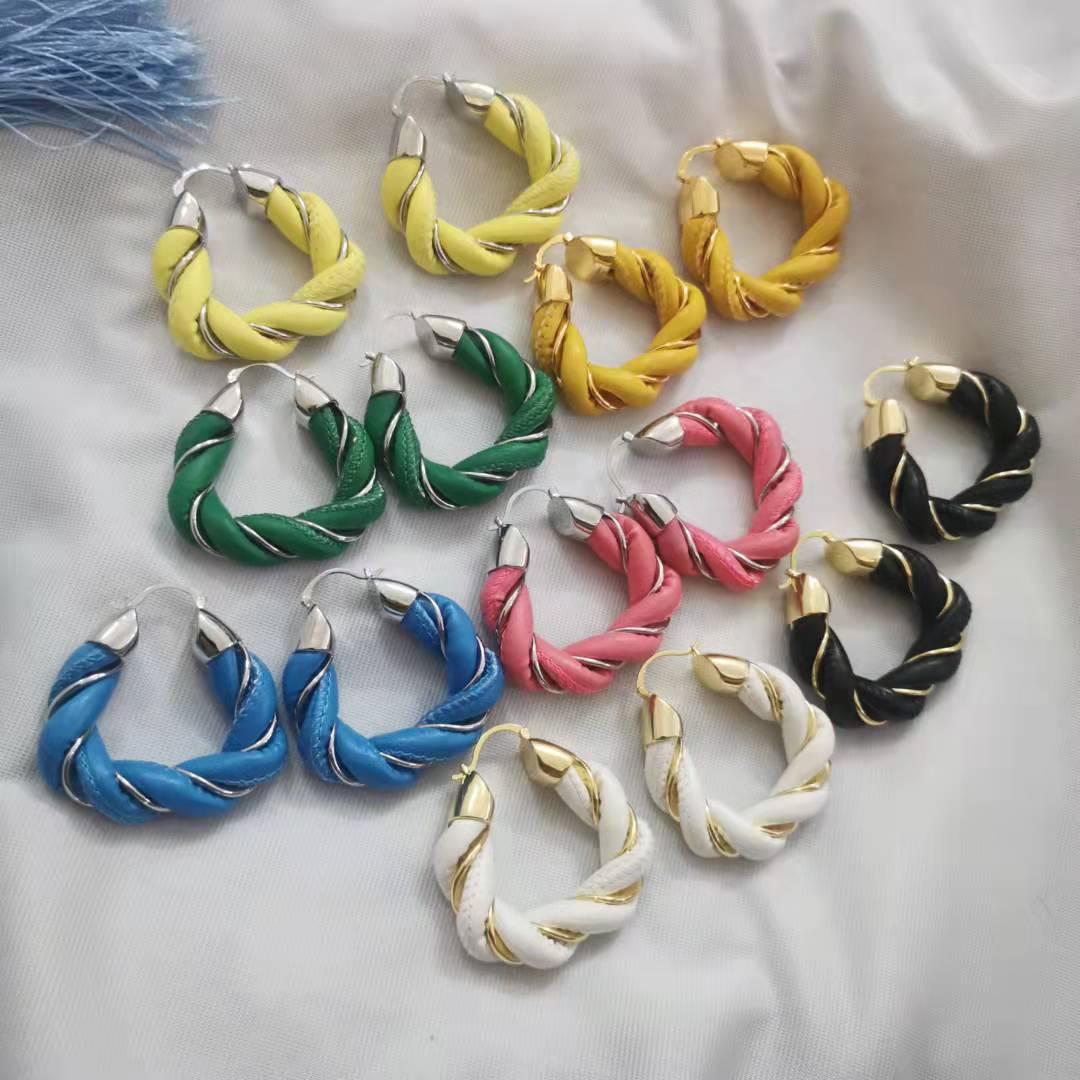 厂家批发BV新款三角扭结耳圈女欧美风高级感耳饰气质几何皮革耳环