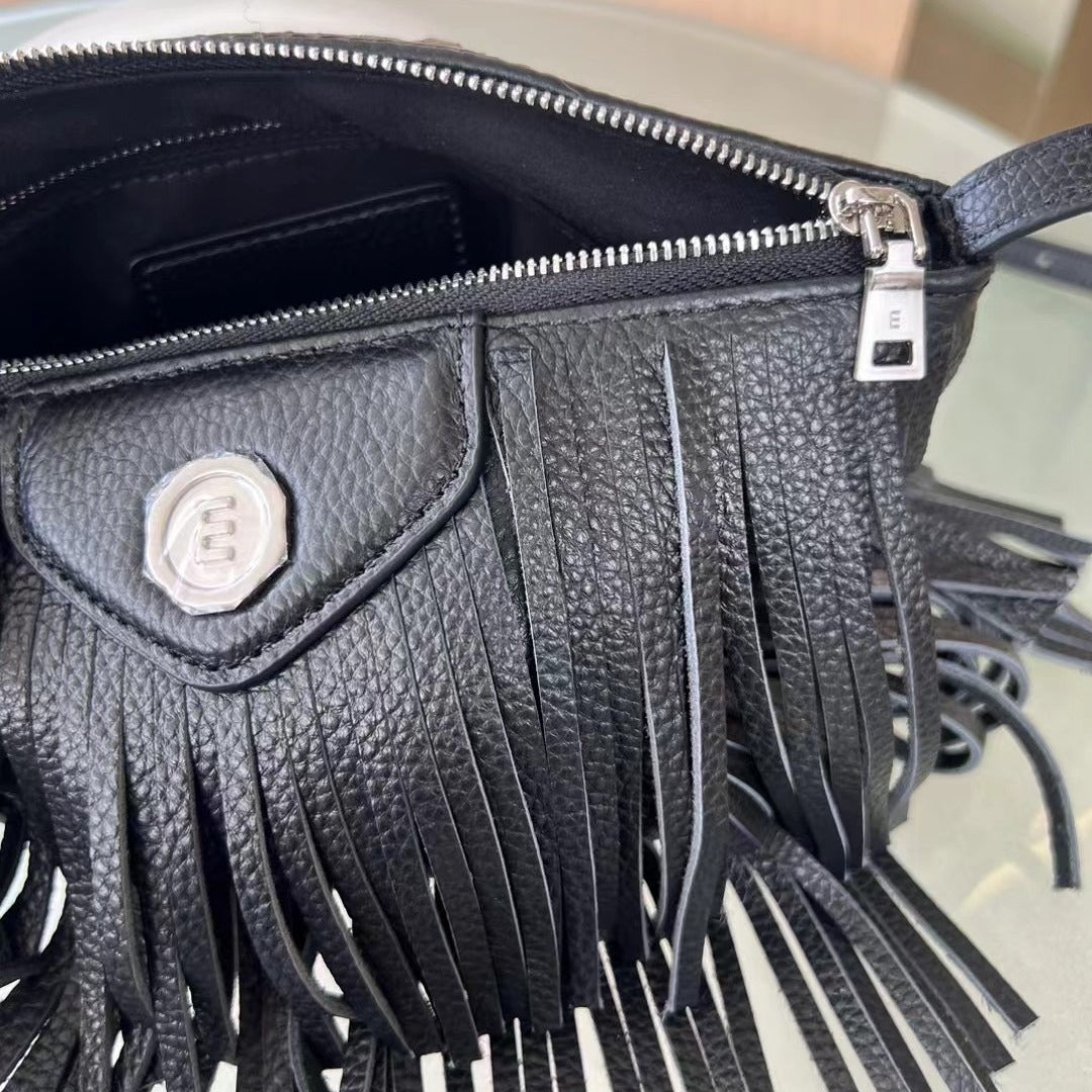 今年流行包包女2023新款潮百搭质感复古流苏包女斜挎包小众设计感