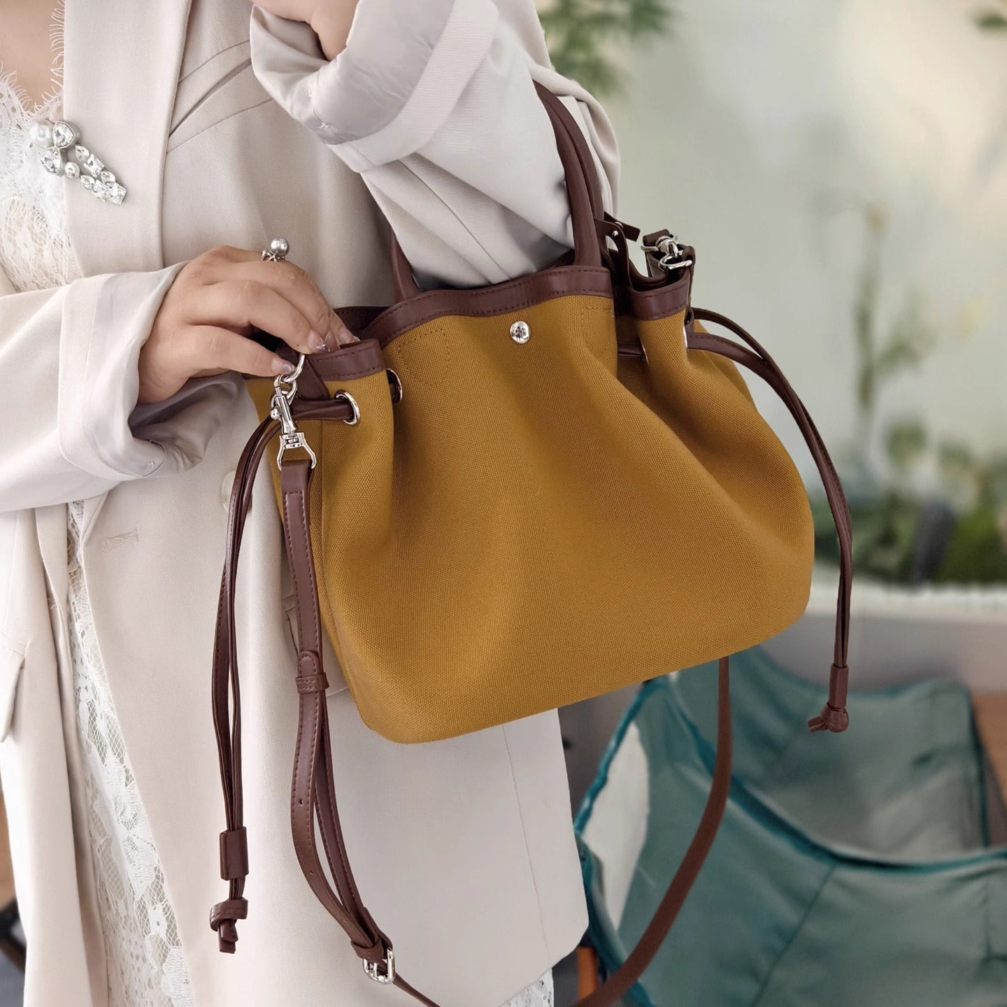 韩版休闲百搭ins通勤帆布包包女2025夏季手提斜跨包真皮托特包潮