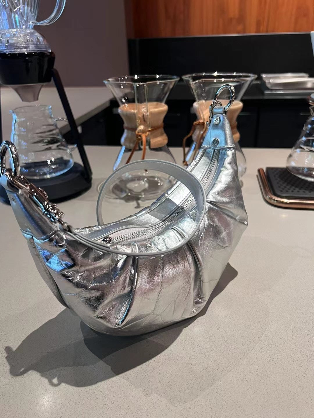 2023新款潮时尚褶皱马鞍包休闲链条单肩新月包百搭网红软皮斜挎包