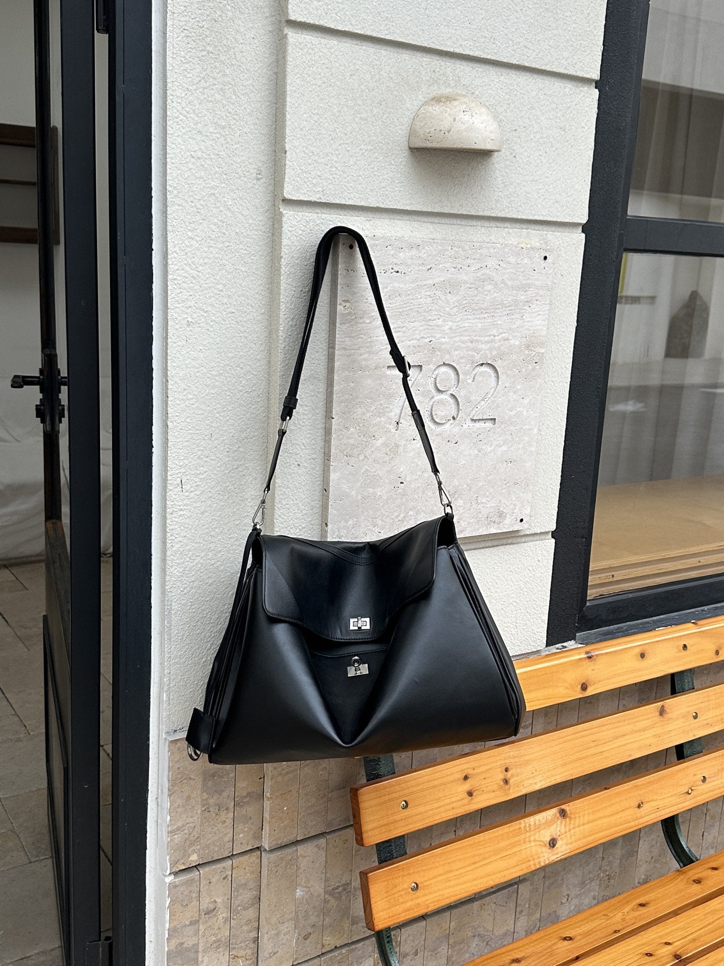 皮2025秋冬高配版托包女包成熟慵懒风外出单肩手提通勤