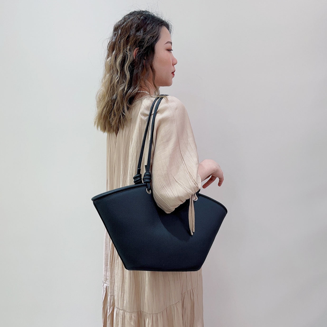 百搭真皮菜篮子通勤 合适游玩个性简约款ins单肩腋下大包无痕代发