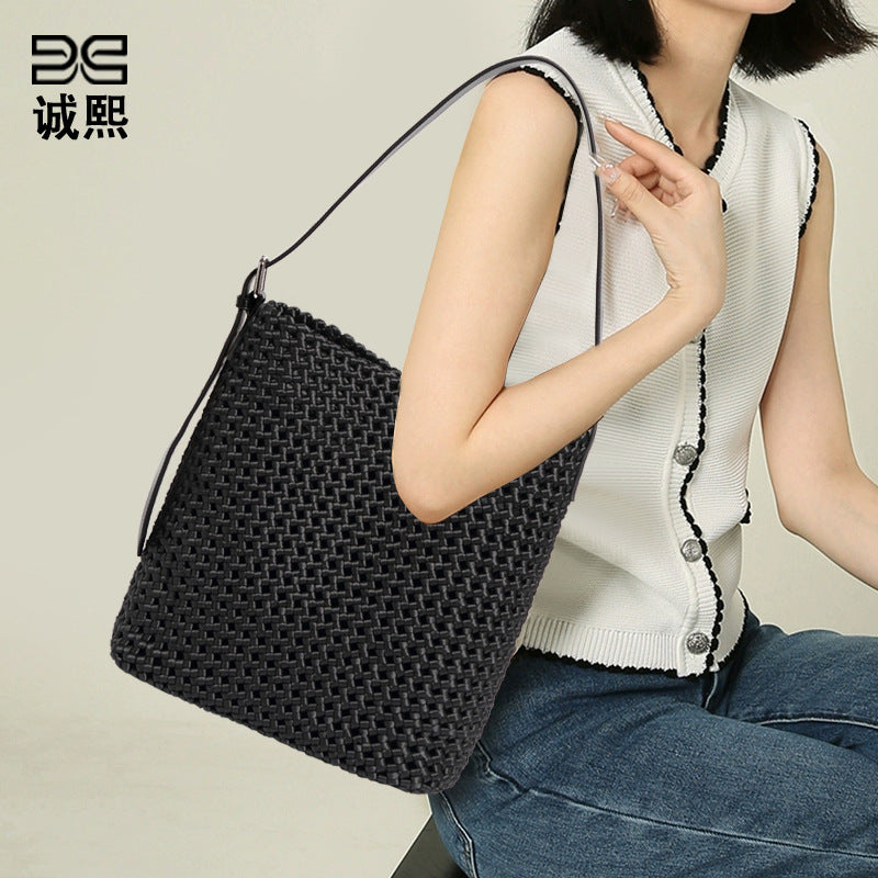 新款风车结腋下包时尚水桶包手工编织包大容量托特包高级感单肩包