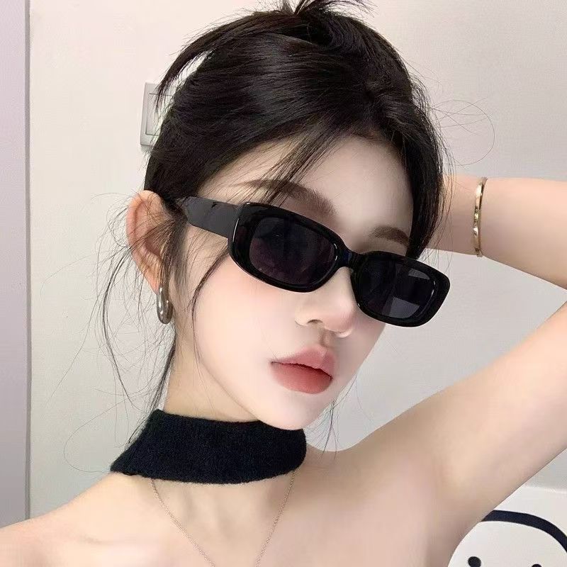 2025年夏季时尚方框墨镜女高级感网红出街潮百搭显脸小男士太阳镜