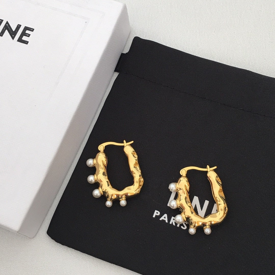 赛林家新款U形珍珠耳环女高级感个性气质黄铜镀金港风CEL风耳扣